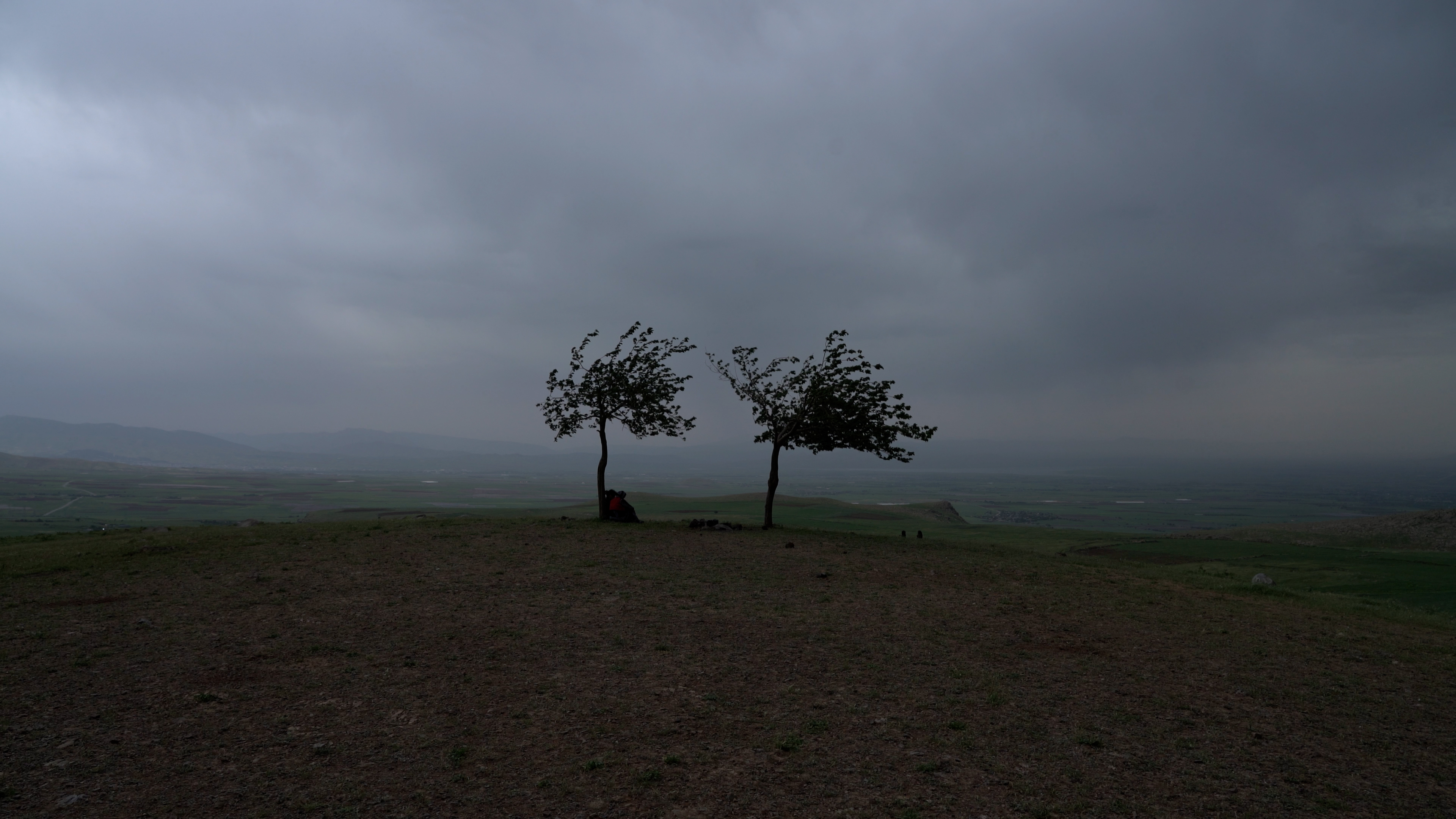 Dermani dûr (AT) / Zwischen zwei Zeiten (AT)